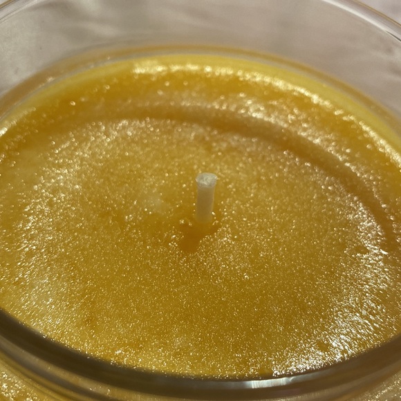 Yankee Candle Sweet Honeycomb large jar candle - Picture 2 of 5